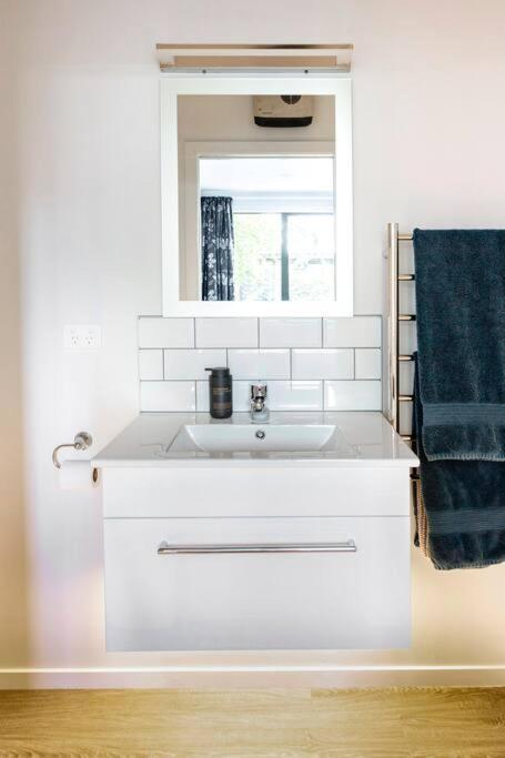 Cosy Coudret Flat Lägenhet Cromwell Exteriör bild